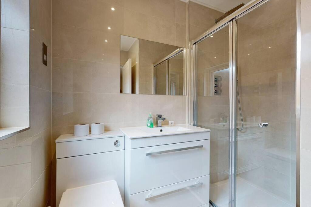 Elegant 2Bed Flat 10Min To Wimbledon Tennis Courts London Exteriör bild